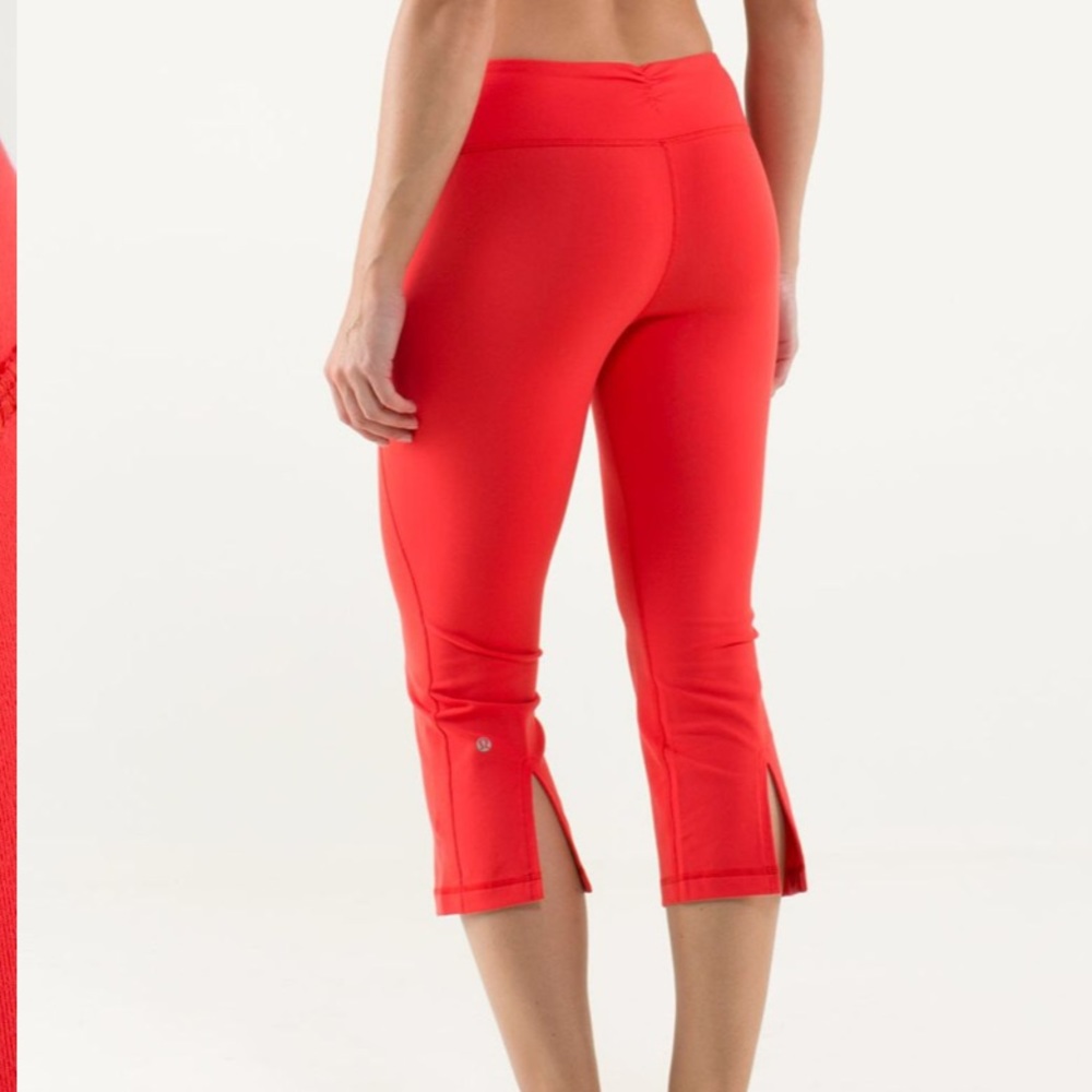 Lululemon gather and crow crop
